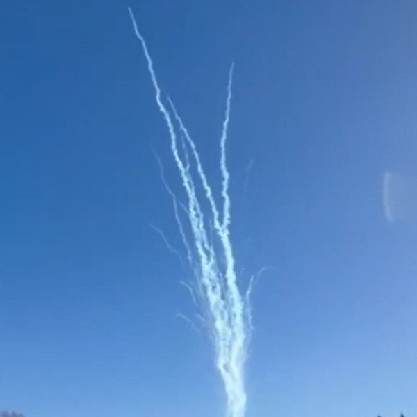 Дневной фейерверк «Узнай Кто» — мальчик, голубой дым, 25 залпов (JF DMC30-25 Flash B) Joker Firework