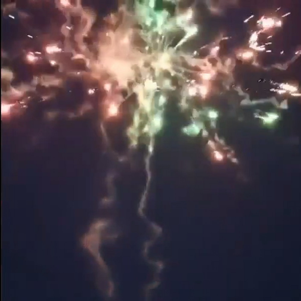 Фейерверк с фонтаном на 6 залпов «Бестия» Joker Fireworks JF TB32